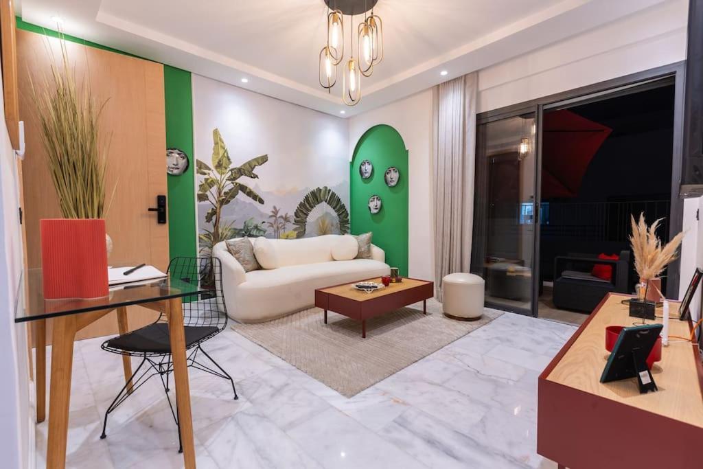 So Chic & Lumineux Avec Terrasse Ensoleillee Au Coeur De Maarif Quartier Palmier Avec Parking Pres De Tramway Et Restaurants Luigi Appartement Casablanca